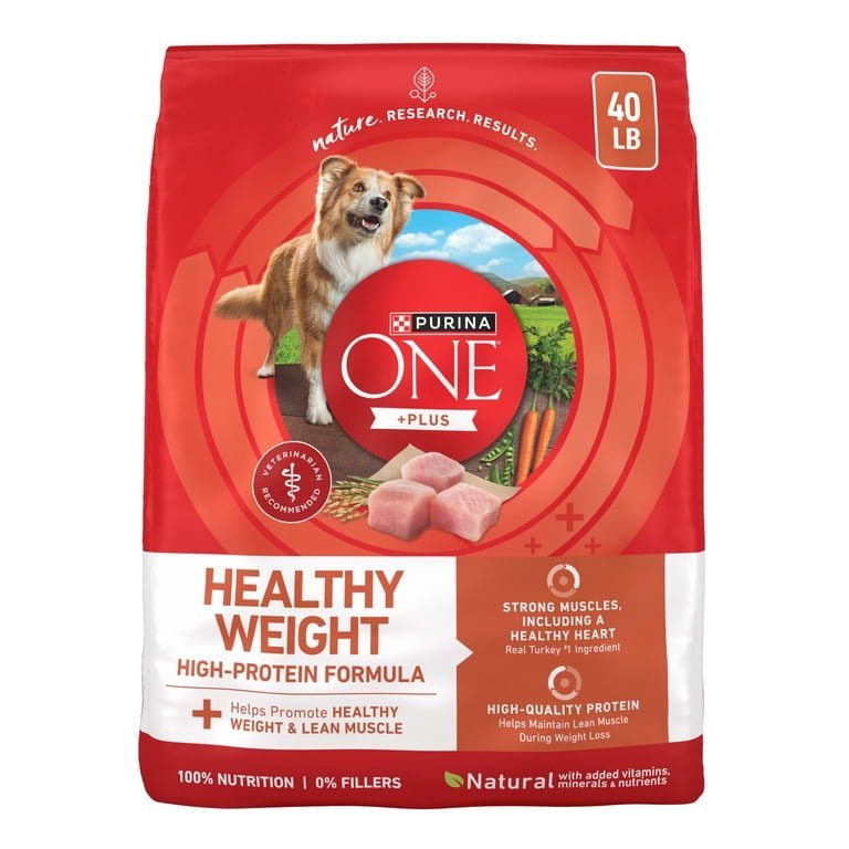 A kitchen scale measures high-quality dog food next to a stethoscope on a wooden table.